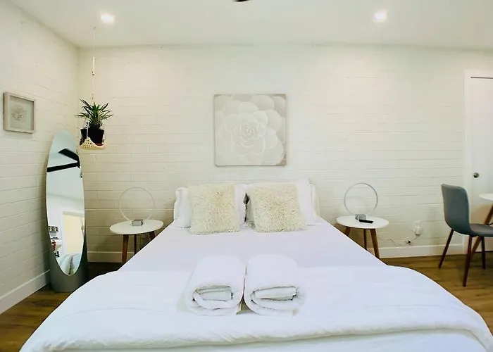 Hidden Gem In Ot With Heated Pool Apartment